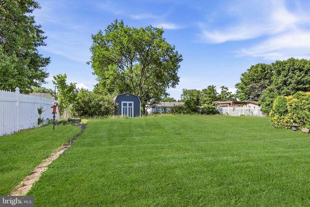 14 LANCASTER DR, Burlington, NJ 08016