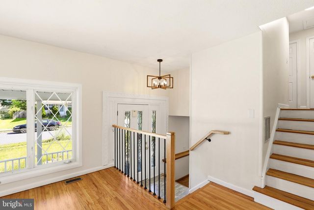 14 LANCASTER DR, Burlington, NJ 08016