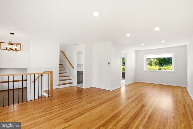 14 LANCASTER DR, Burlington, NJ 08016