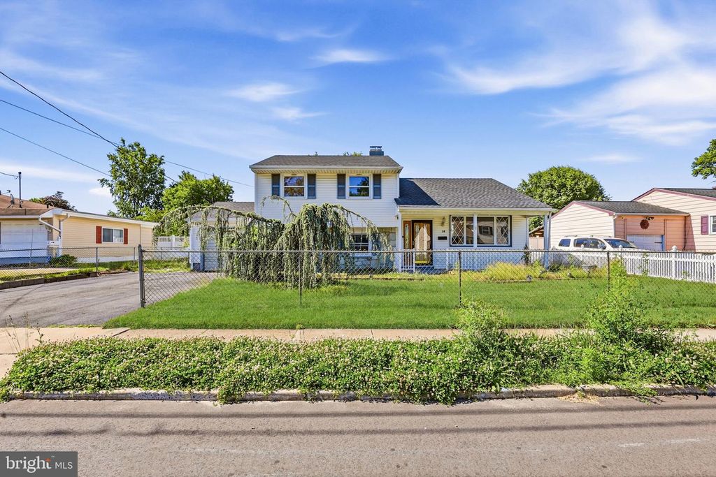 14 LANCASTER DR, Burlington, NJ 08016