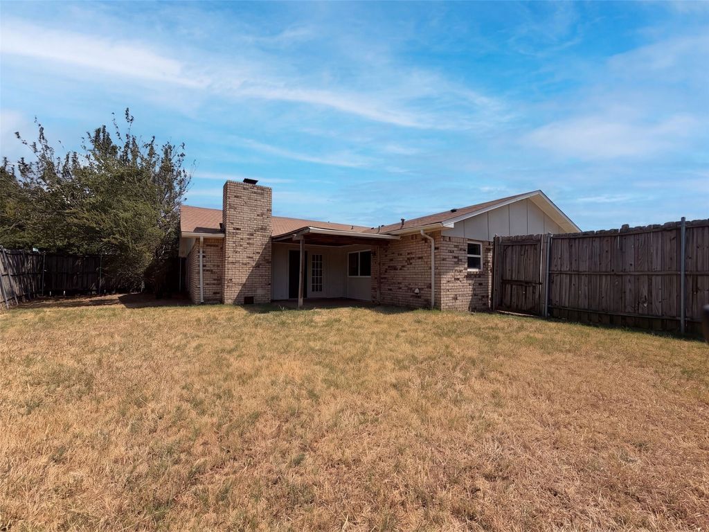 2002 Wilderness Trail, Grand Prairie, TX 75052 — photo 5