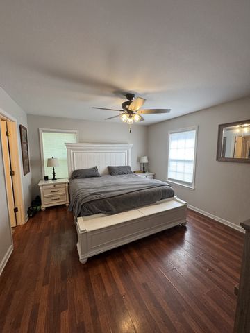 105 Larkins Dr, White Bluff, TN 37187