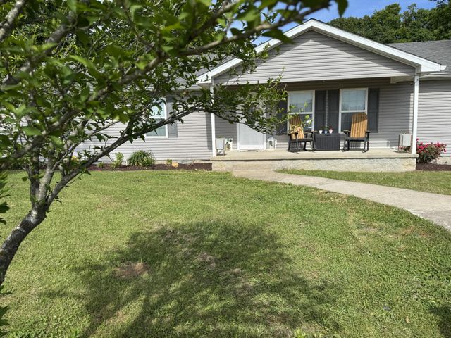 105 Larkins Dr, White Bluff, TN 37187