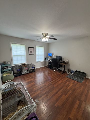 105 Larkins Dr, White Bluff, TN 37187