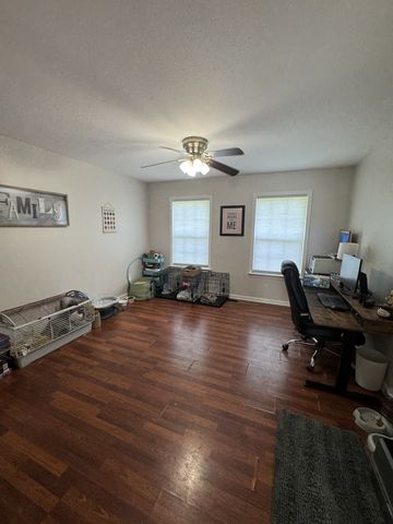 105 Larkins Dr, White Bluff, TN 37187
