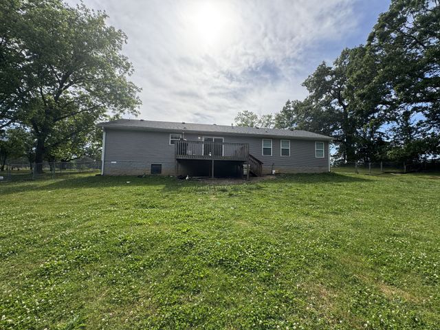 105 Larkins Dr, White Bluff, TN 37187