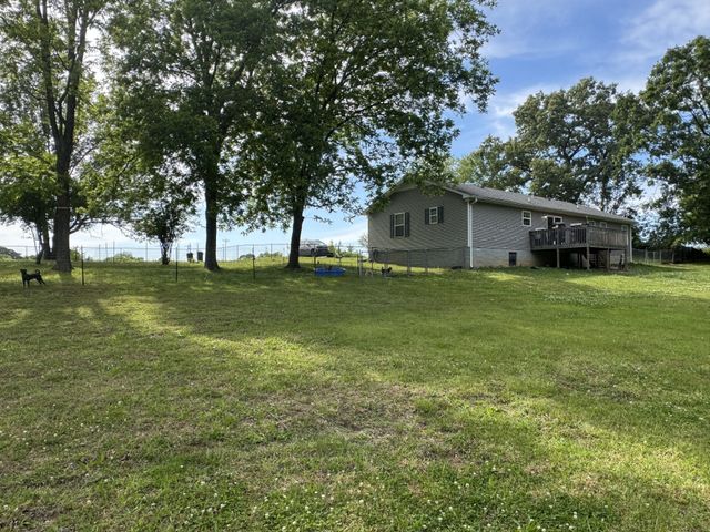 105 Larkins Dr, White Bluff, TN 37187