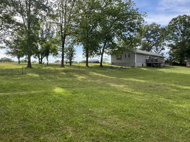 105 Larkins Dr, White Bluff, TN 37187