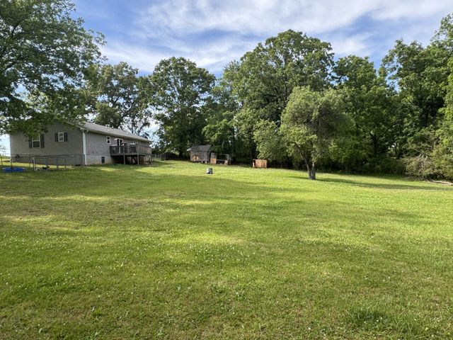 105 Larkins Dr, White Bluff, TN 37187