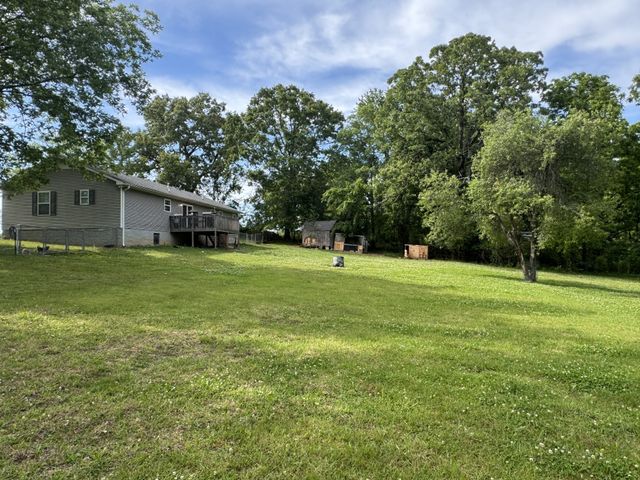 105 Larkins Dr, White Bluff, TN 37187