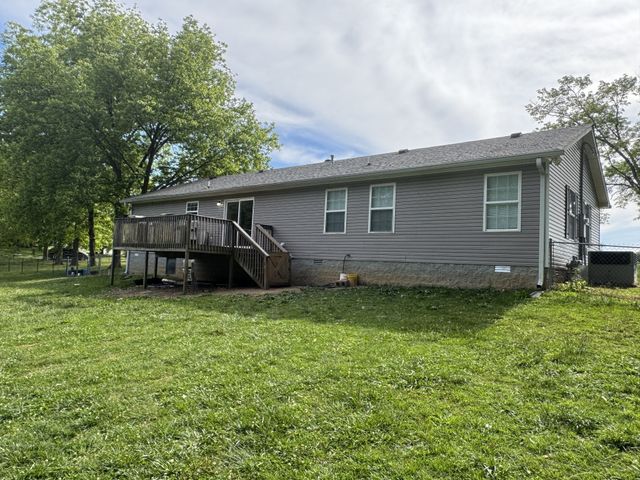 105 Larkins Dr, White Bluff, TN 37187