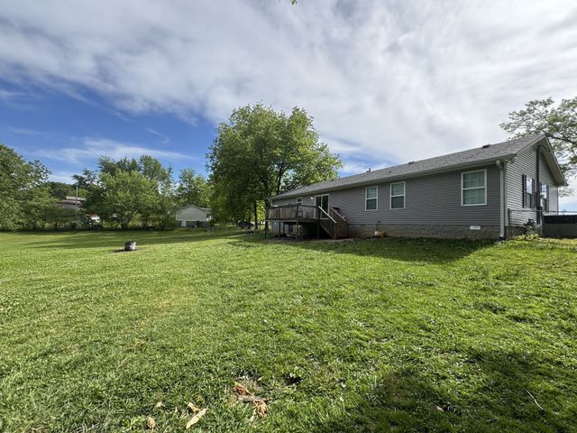 105 Larkins Dr, White Bluff, TN 37187