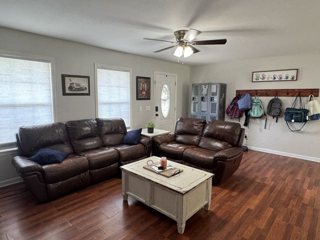 105 Larkins Dr, White Bluff, TN 37187