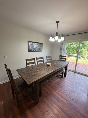 105 Larkins Dr, White Bluff, TN 37187