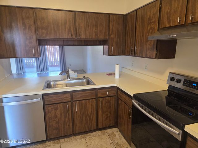 925 S Pantano Parkway, Tucson, AZ 85710