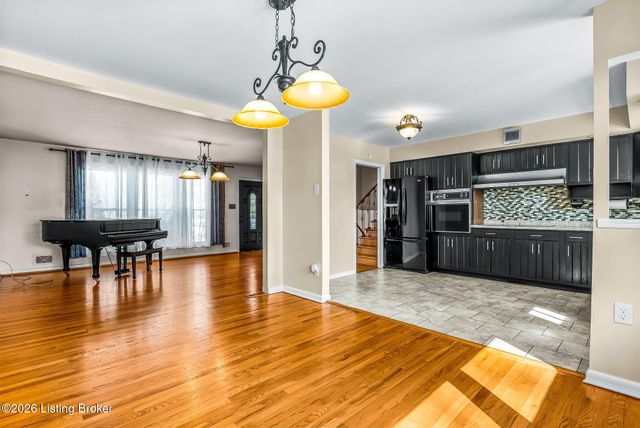 2270 Bradford Dr, Louisville, KY 40218