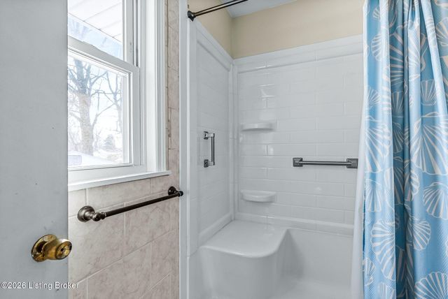 2270 Bradford Dr, Louisville, KY 40218