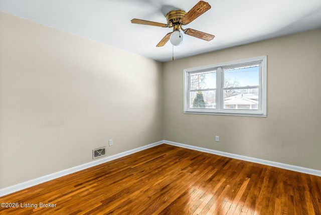 2270 Bradford Dr, Louisville, KY 40218