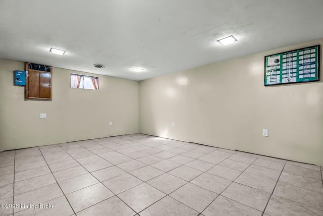 2270 Bradford Dr, Louisville, KY 40218