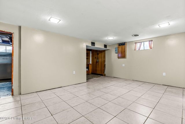 2270 Bradford Dr, Louisville, KY 40218