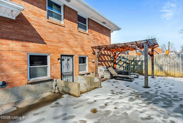 2270 Bradford Dr, Louisville, KY 40218