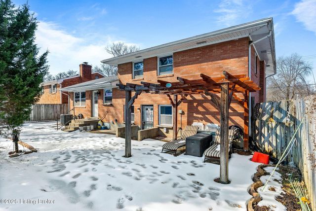 2270 Bradford Dr, Louisville, KY 40218