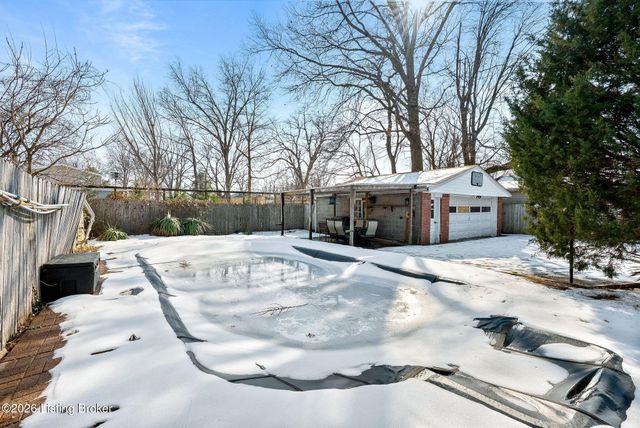 2270 Bradford Dr, Louisville, KY 40218