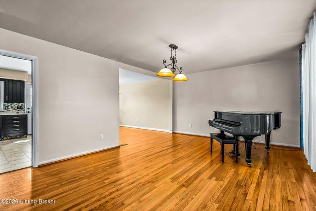 2270 Bradford Dr, Louisville, KY 40218