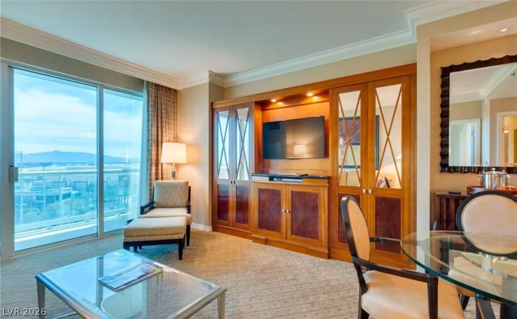 135 East Harmon Avenue 2020, Las Vegas, NV 89109 — photo 2