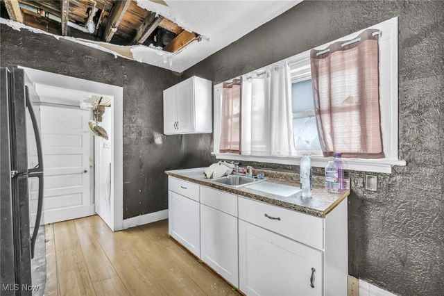 978 Delia Avenue, Akron, OH 44320