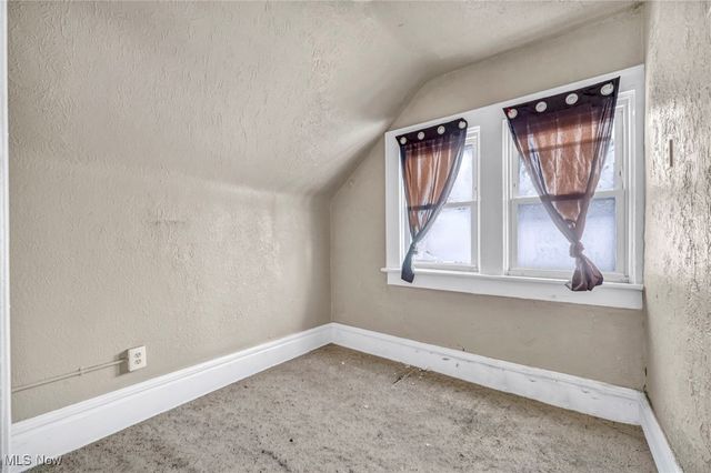 978 Delia Avenue, Akron, OH 44320