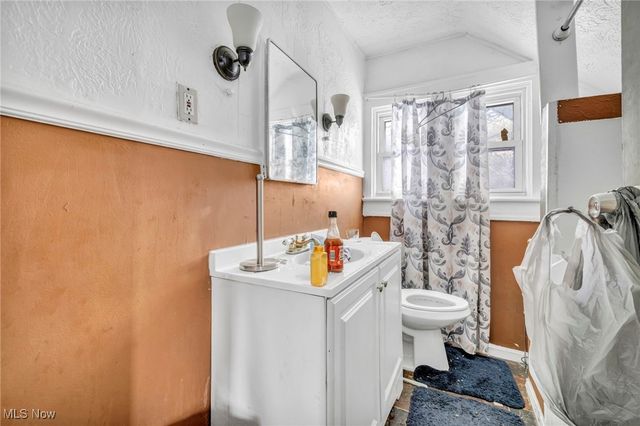 978 Delia Avenue, Akron, OH 44320