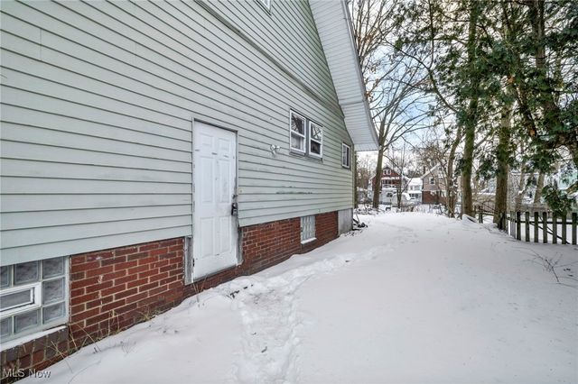 978 Delia Avenue, Akron, OH 44320