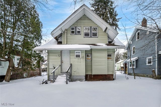 978 Delia Avenue, Akron, OH 44320