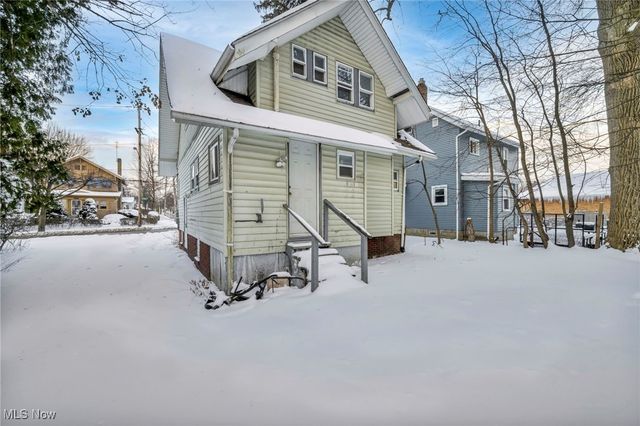 978 Delia Avenue, Akron, OH 44320