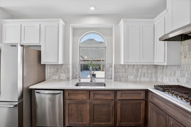 370 Cheyenne Mountain Drive, Ovilla, TX 75154
