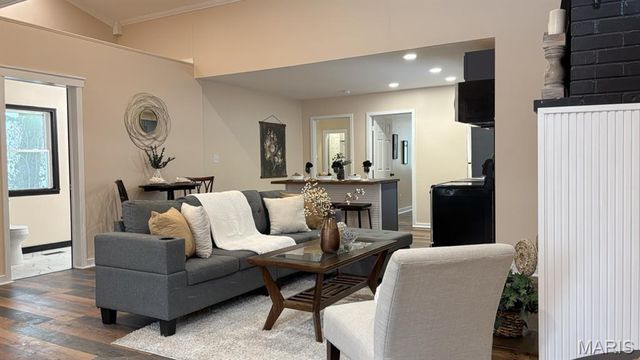 6034 Elizabeth Avenue, St Louis, MO 63139