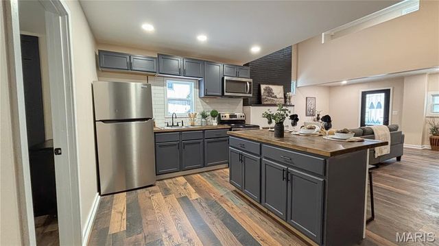 6034 Elizabeth Avenue, St Louis, MO 63139