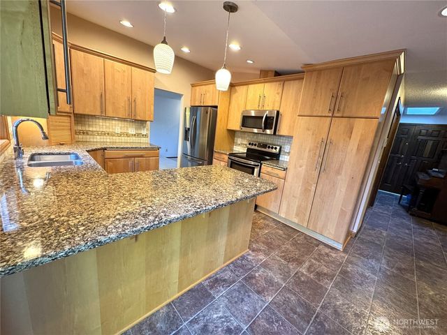 2318 NE Brookview Drive, Vancouver, WA 98686