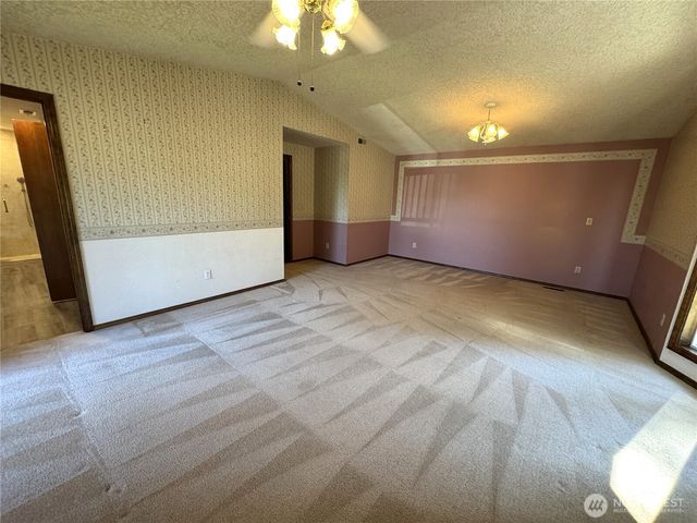 2318 NE Brookview Drive, Vancouver, WA 98686