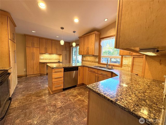 2318 NE Brookview Drive, Vancouver, WA 98686