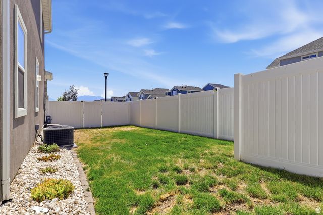 7077 N SPRING HILL LN, Eagle Mountain, UT 84005