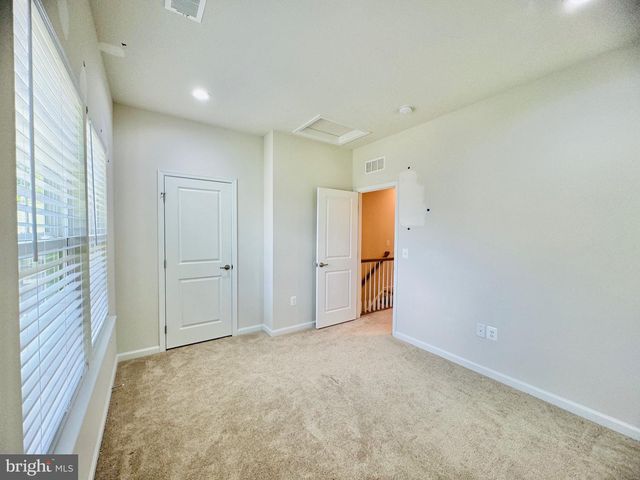 18374 REAPER HILL CT, Triangle, VA 22172