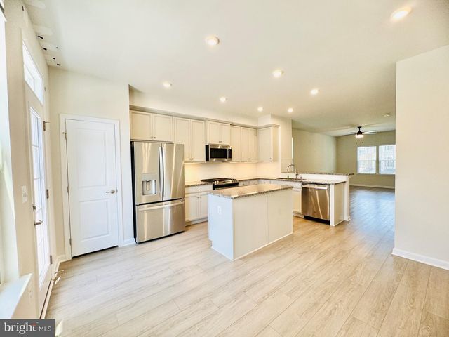 18374 REAPER HILL CT, Triangle, VA 22172