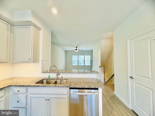 18374 REAPER HILL CT, Triangle, VA 22172