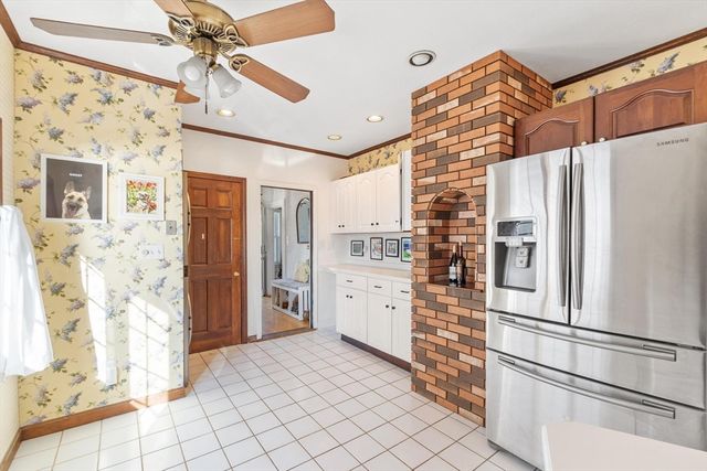 10 Lake View Pl, Lynn, MA 01904