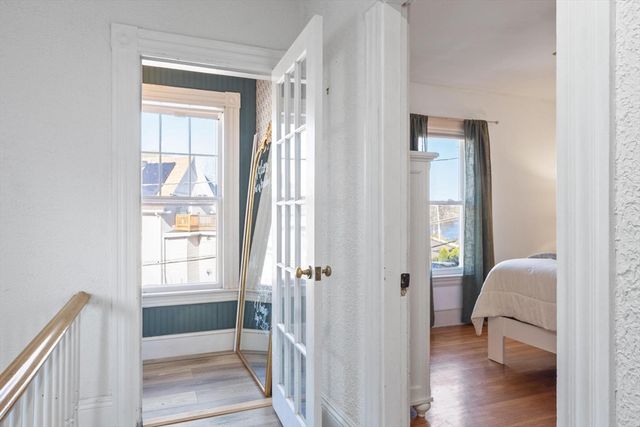 10 Lake View Pl, Lynn, MA 01904