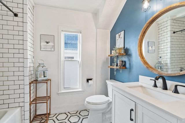 10 Lake View Pl, Lynn, MA 01904