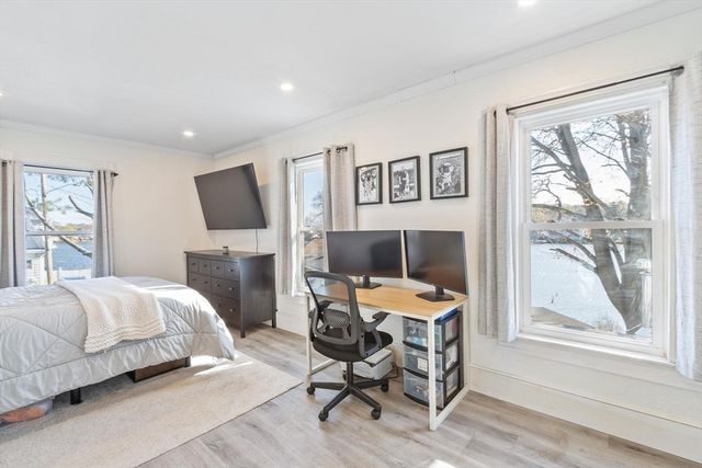 10 Lake View Pl, Lynn, MA 01904