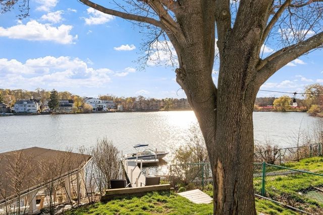 10 Lake View Pl, Lynn, MA 01904